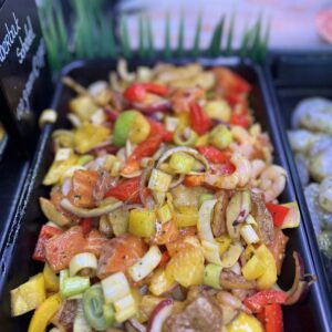 Wok gerecht met zalm en garnalen